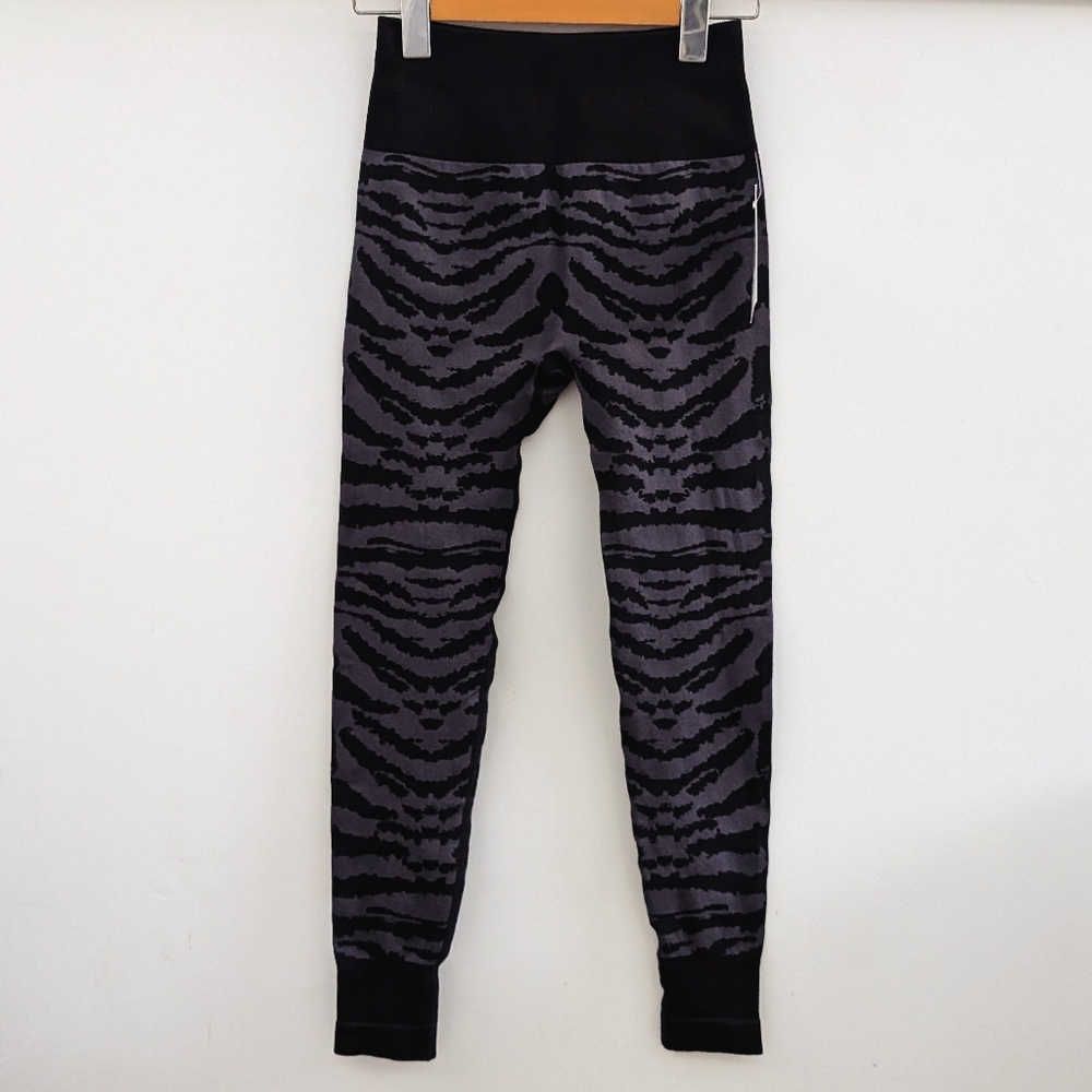 PREVAIL EMPIRE | Women's Black/Dark Grey Tiger Striped Full Length Leggings